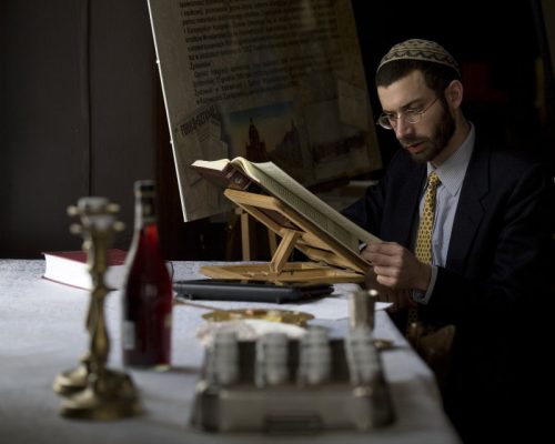 Przygotowanie do szabatu rabin Yehoshua Ellis. Katowice 2011