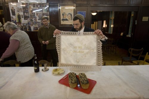 Przygotowanie do szabatu rabin Yehoshua Ellis. Katowice 2011